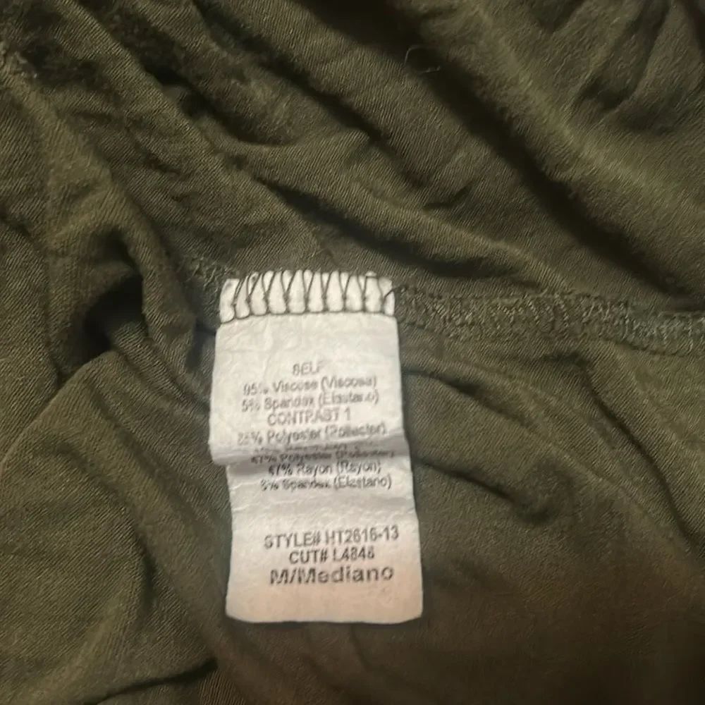 Le Lis Green top ,size Medium - Picture 5 of 5